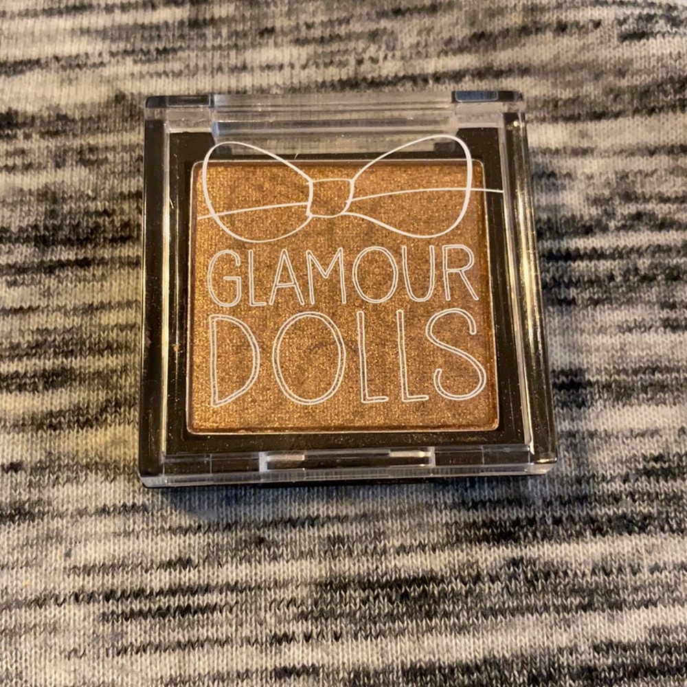 Glamor Dolls Sorcery eye shadow.